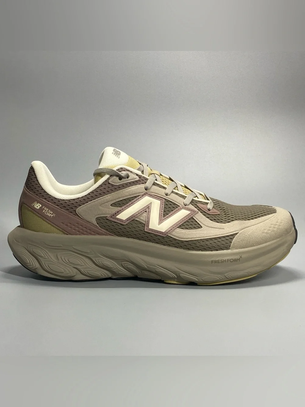 New Balance Fresh Foam Trainer UTRNAC Beige Pink Mens 10.5 Running